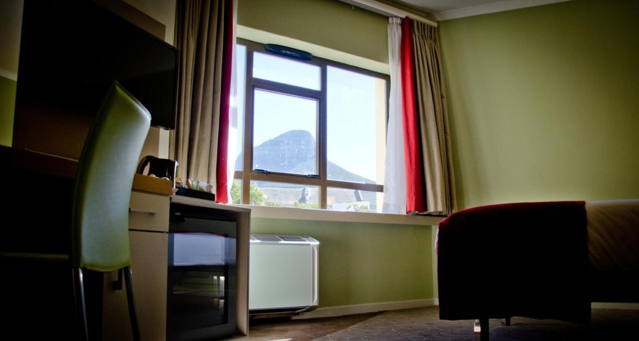 Sunsquare Cape Town Gardens Hotel Room photo